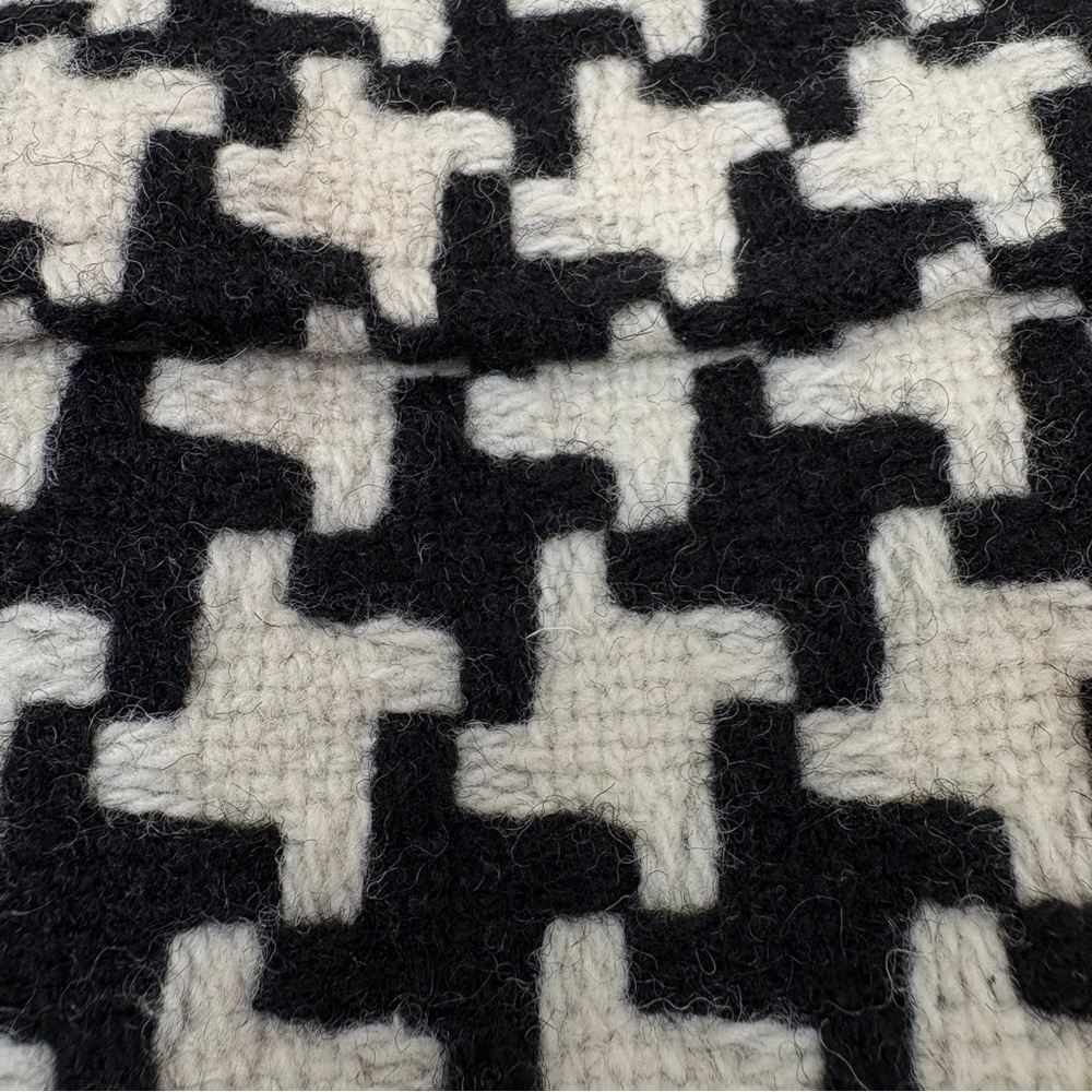 Club Monaco - Wool Blend Black and White Houndstooth Patterned Mini Skirt - Picture 4 of 7